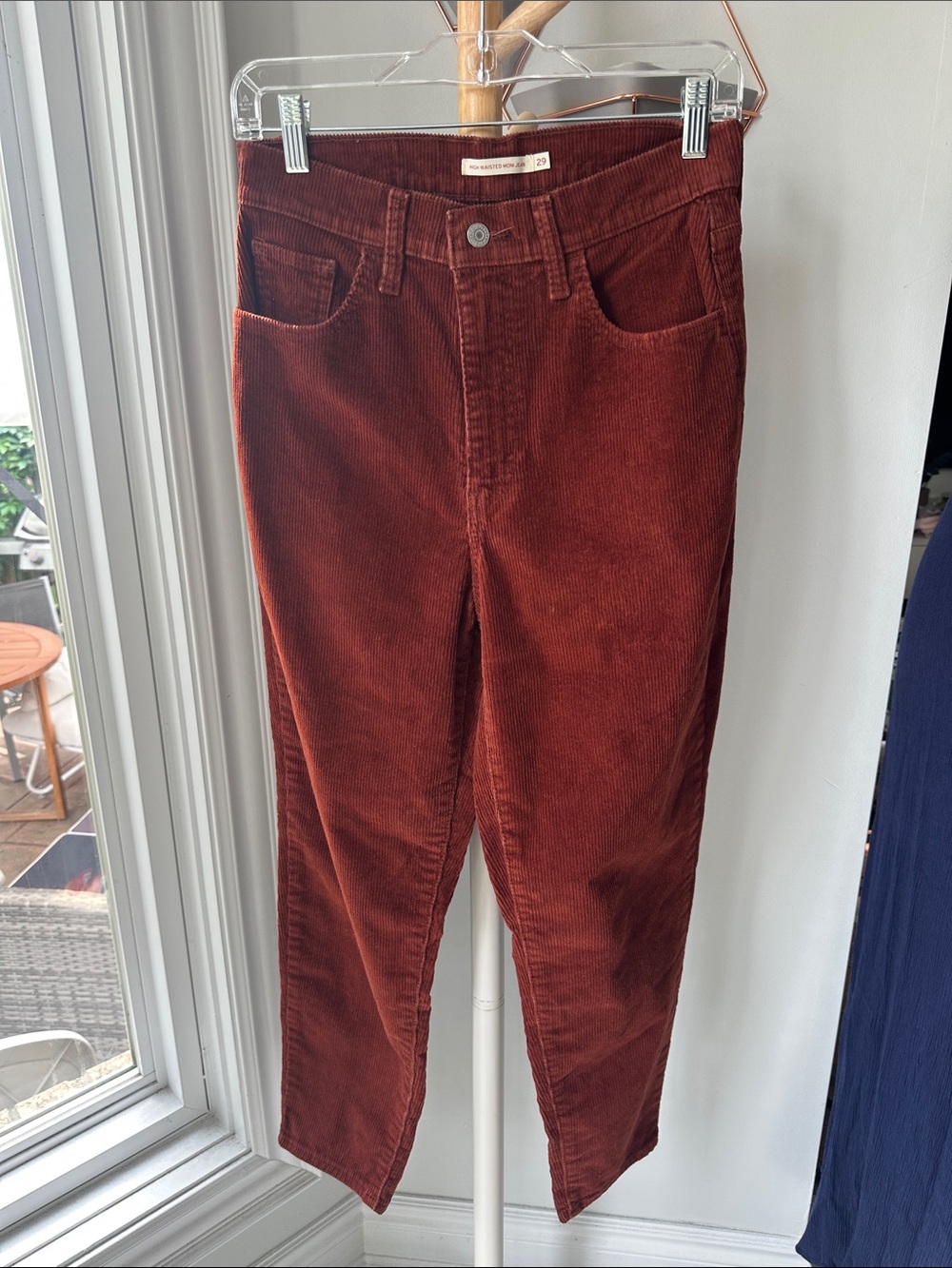 LEVI’S High Rise Mom Jean Rust Corduroy Jeans Classic Fall Women’s Cords Size 29